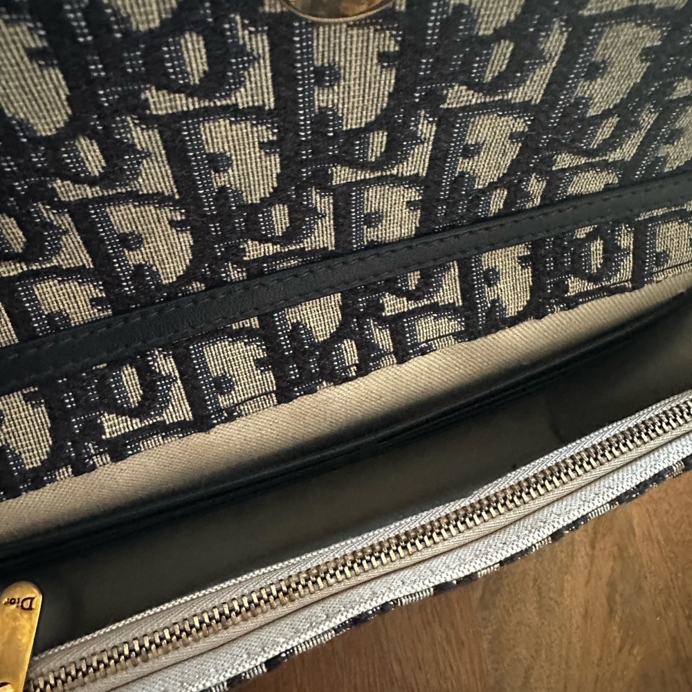 Dior saddle pouch with removable chain- price as listed or best offer - Picture 4 of 9